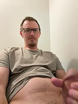 Snapshot of Hardpaul85 chatting on July 4, 3:40 pm Hardpaul85 online show from July 4, 3:40 pm