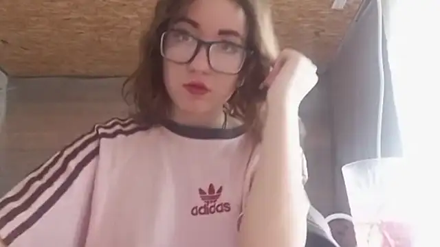 OliviaMoment online show from June 30, 8:59 am