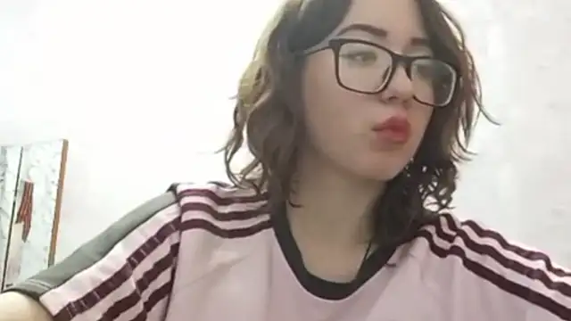 OliviaMoment online show from July 11, 11:35 am