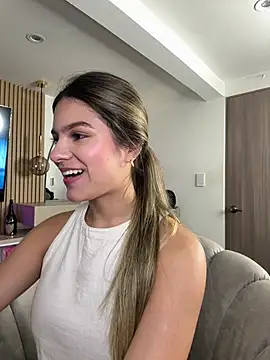 Snapshot of emilyvex chatting on June 16, 2:36 am emilyvex online show from June 16, 2:36 am