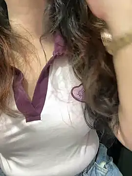 Snapshot of Yours_riya11 chatting on July 9, 6:23 pm Yours riya11 online show from July 9, 6:23 pm
