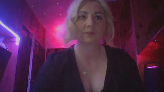 Snapshot of LunaaKiss chatting on June 6, 10:47 pm LunaaKiss online show from June 6, 10:47 pm