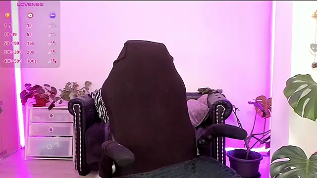 LindaWhite  online show from March 11, 4:51 pm