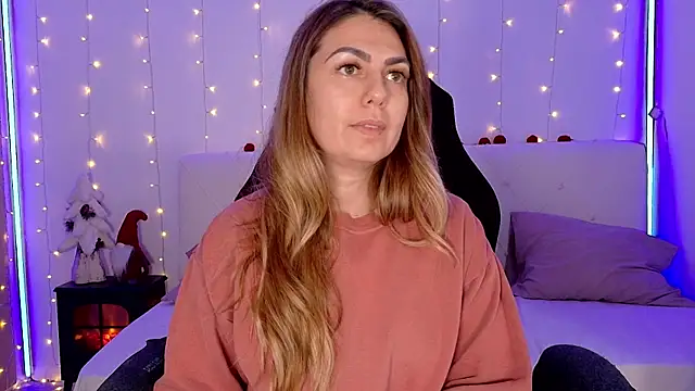 LindaWhite  online show from December 14, 10:03 pm