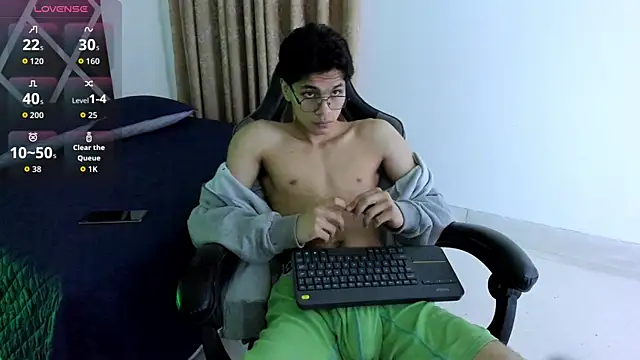 Ithan Hott online show from June 19, 3:44 am