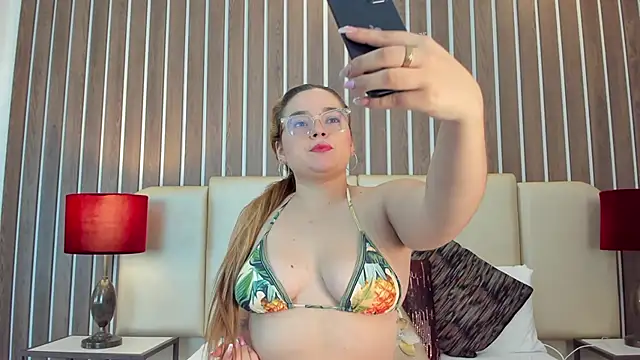 Snapshot of tiffany_bell chatting on June 10, 8:08 pm tiffany bell online show from June 10, 8:08 pm
