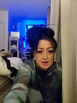 Snapshot of Angeldevlin81 chatting on June 15, 12:24 am Angeldevlin81 online show from June 15, 12:24 am