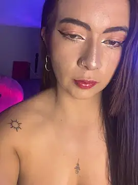 arilynn  online show from June 11, 5:05 am