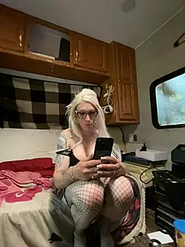 Snapshot of SexyHaileyxoxo chatting on July 13, 4:43 pm SexyHaileyxoxo online show from July 13, 4:43 pm