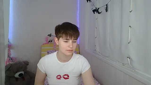 EmyHills online show from June 13, 4:16 pm