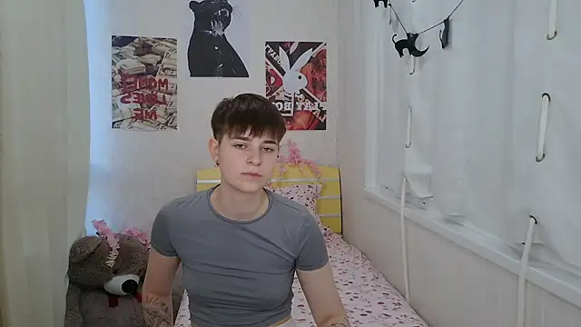 EmyHills online show from June 21, 4:53 pm
