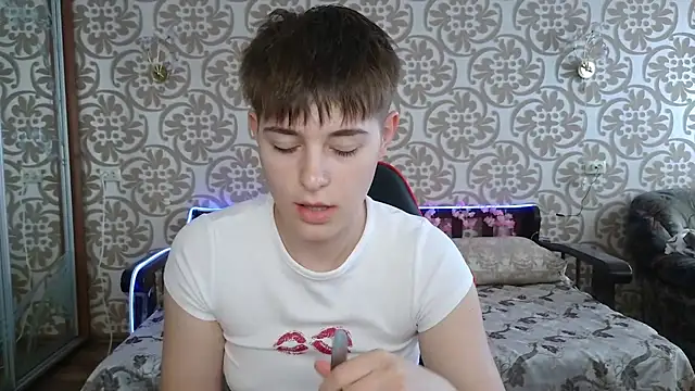 EmyHills online show from July 21, 3:03 pm