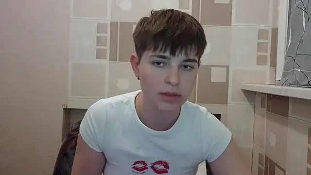 EmyHills online show from July 30, 8:08 pm
