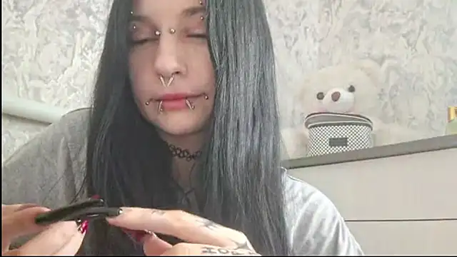 KrissyHiott online show from June 12, 4:11 am