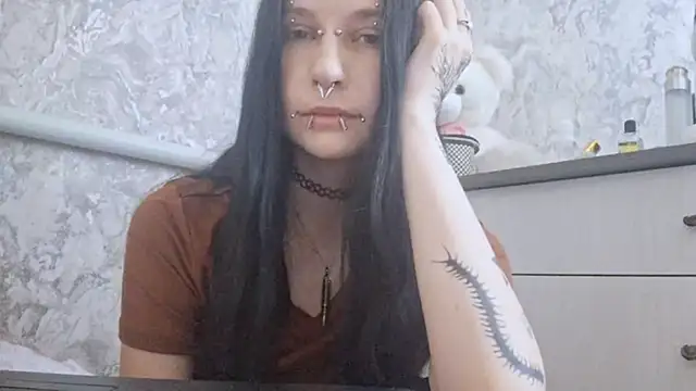 KrissyHiott online show from June 21, 4:26 am