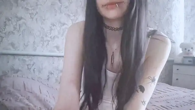 KrissyHiott online show from June 26, 4:06 am