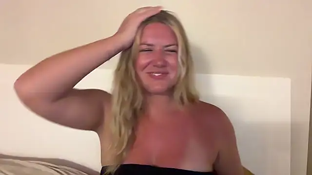 Snapshot of allyanalangell chatting on June 30, 12:22 am allyanalangell online show from June 30, 12:22 am