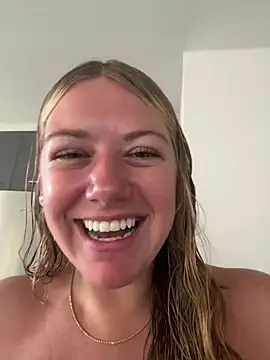 Snapshot of allyanalangell chatting on July 19, 6:55 pm allyanalangell online show from July 19, 6:55 pm