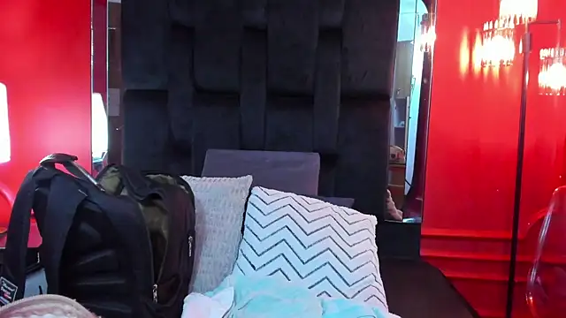 Snapshot of amberhanks chatting on June 23, 7:23 pm amberhanks online show from June 23, 7:23 pm
