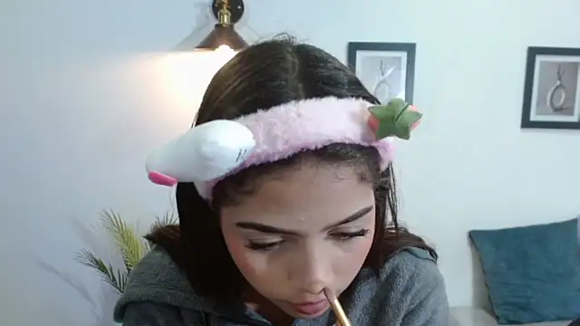 Snapshot of Tiffany_Bu chatting on June 5, 2:12 pm Tiffany Bu online show from June 5, 2:12 pm