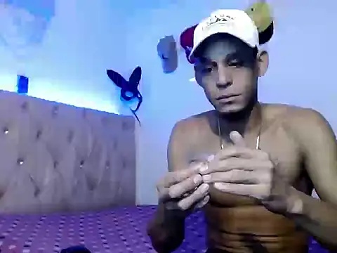 Snapshot of Brendt_Hotx chatting on June 28, 5:24 am Brendt Hotx online show from June 28, 5:24 am