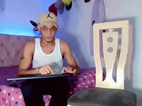 Snapshot of Brendt_Hotx chatting on June 30, 4:08 pm Brendt Hotx online show from June 30, 4:08 pm