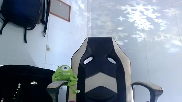 Snapshot of Brendt_Hotx chatting on July 8, 9:25 am Brendt Hotx online show from July 8, 9:25 am