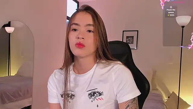LizzyColins online show from June 25, 7:18 pm
