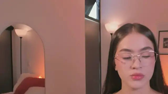 LizzyColins online show from July 11, 7:49 pm