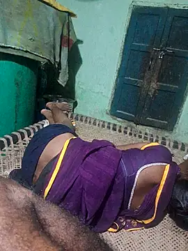 Snapshot of desiwife123coupl chatting on June 27, 5:18 pm desiwife123coupl online show from June 27, 5:18 pm