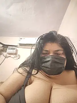 Snapshot of simranjeet_kaur69 chatting on August 5, 12:24 am simranjeet kaur69 online show from August 5, 12:24 am