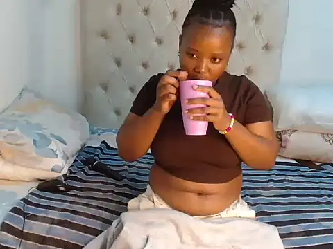 Snapshot of Lihle_00 chatting on June 13, 6:50 pm Lihle 00 online show from June 13, 6:50 pm