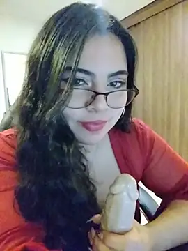 Snapshot of Roxxy_Sade chatting on July 6, 11:40 pm Roxxy Sade online show from July 6, 11:40 pm