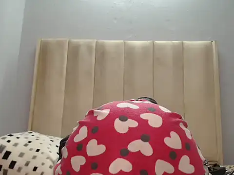 Snapshot of QueenZara_202 chatting on July 4, 5:02 am QueenZara 202 online show from July 4, 5:02 am