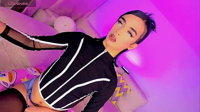 HANNAH STEWART online show from June 15, 3:09 am