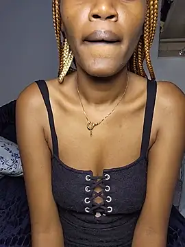 ellyhakz online show from July 4, 3:35 am