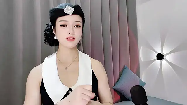 Snapshot of Momo-Wow chatting on June 18, 9:14 am Momo-Wow online show from June 18, 9:14 am