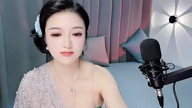 Snapshot of Momo-Wow chatting on July 4, 6:30 am Momo-Wow online show from July 4, 6:30 am