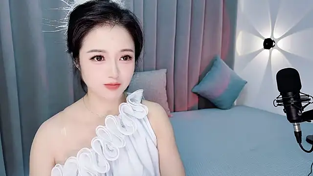 Snapshot of Momo-Wow chatting on July 21, 6:05 am Momo-Wow online show from July 21, 6:05 am