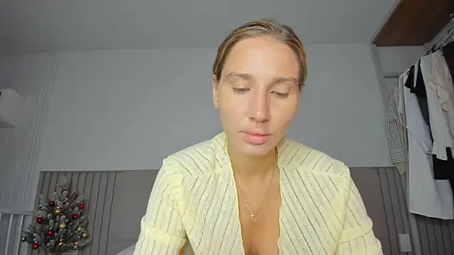 SofiClimbing online show from December 17, 3:01 am