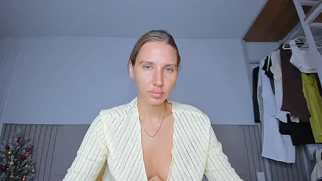 SofiClimbing online show from December 18, 1:22 am