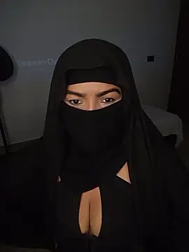 Snapshot of nayla_mohammed_ chatting on June 1, 10:11 pm nayla mohammed online show from June 1, 10:11 pm
