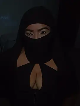 Snapshot of nayla_mohammed_ chatting on June 2, 1:57 pm nayla mohammed online show from June 2, 1:57 pm