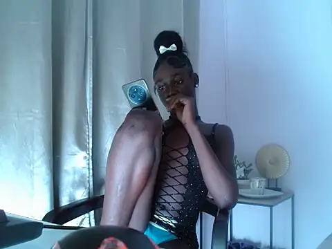 Snapshot of sex_blackhorny chatting on June 6, 1:43 am sex blackhorny online show from June 6, 1:43 am