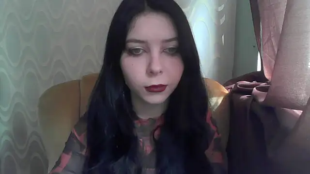 Snapshot of RileyTight chatting on June 18, 8:25 am RileyTight online show from June 18, 8:25 am