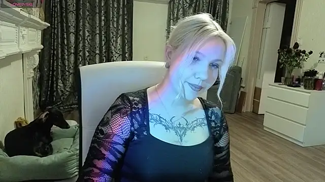 Snapshot of moon__shy chatting on July 26, 5:09 pm moon shy online show from July 26, 5:09 pm