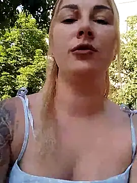 Snapshot of evil_kitty chatting on June 11, 2:48 pm evil kitty online show from June 11, 2:48 pm