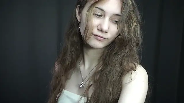 Snapshot of BellaTear chatting on June 8, 7:31 am BellaTear online show from June 8, 7:31 am