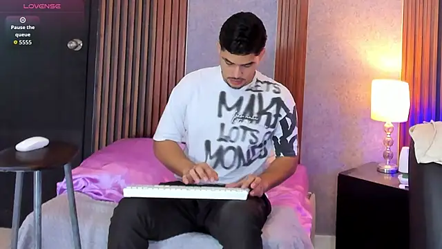 Snapshot of luciano_vitale chatting on June 29, 12:38 pm luciano vitale online show from June 29, 12:38 pm