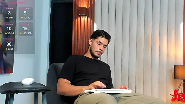 Snapshot of luciano_vitale chatting on July 17, 2:24 pm luciano vitale online show from July 17, 2:24 pm
